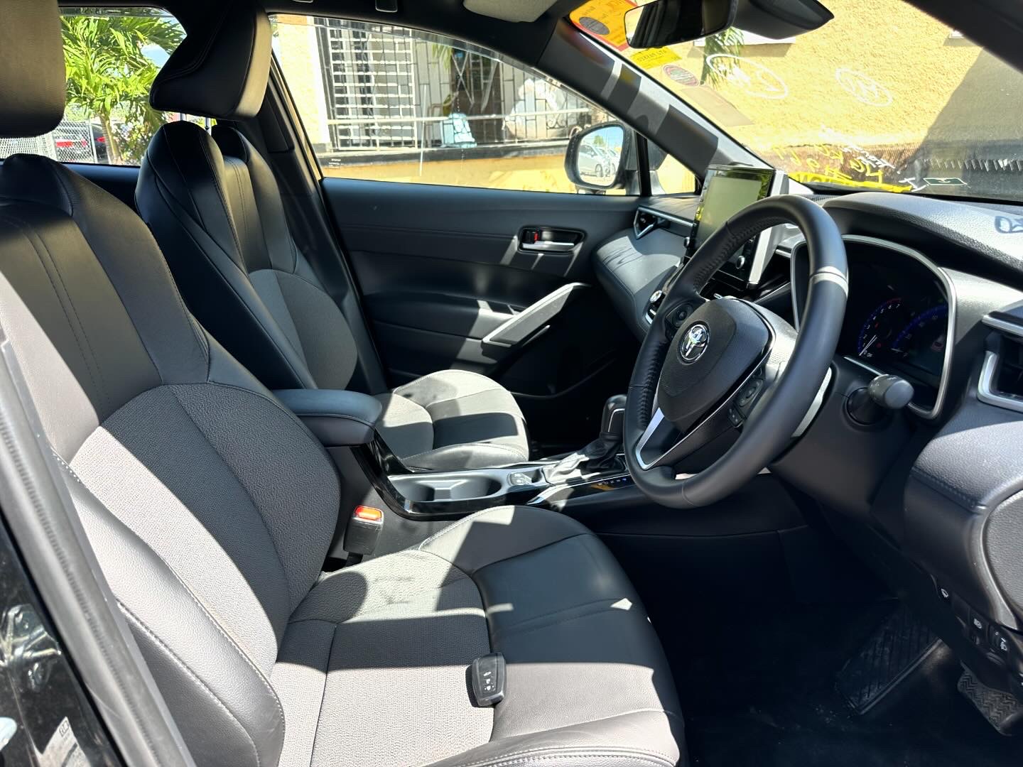 2022 Toyota Corolla Cross Z (Hybrid) - Image 9