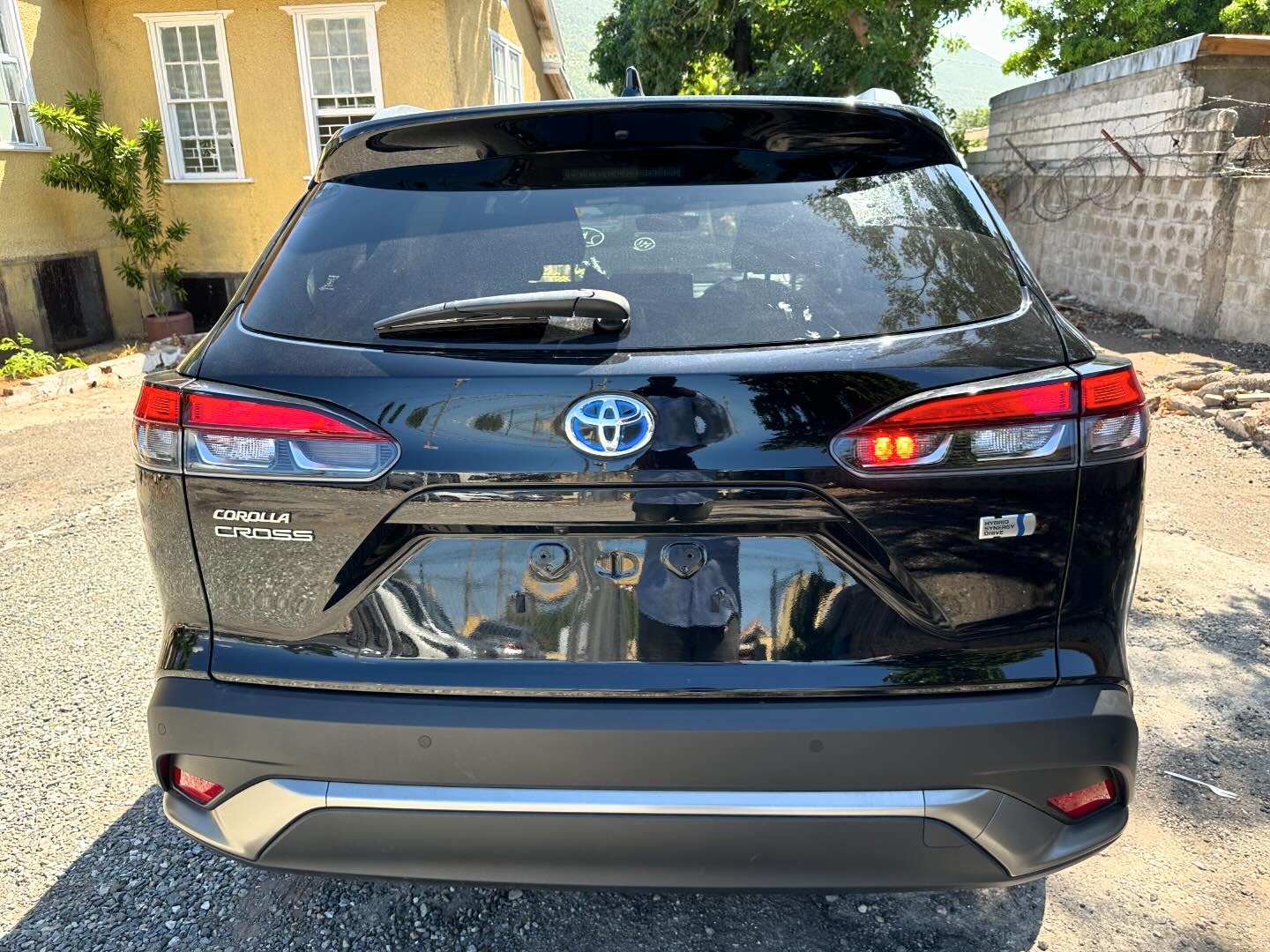 2022 Toyota Corolla Cross Z (Hybrid) - Image 3